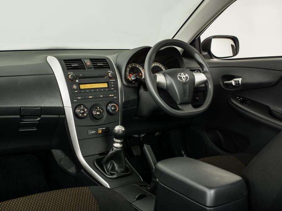  Toyota Corolla Quest 2014 года  (фото 5 из 13)